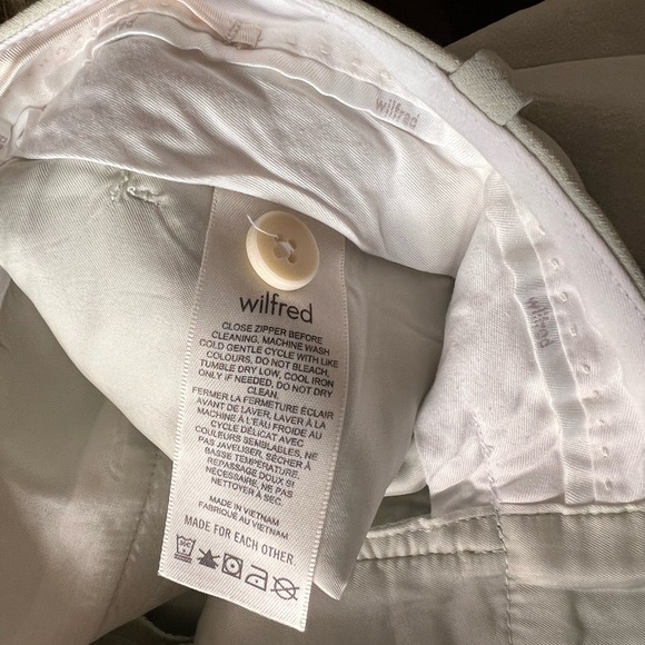 Aritzia Effortless Pants - Sage Green (Limited Edition Colour) - Regular Length - Picture 4 of 6